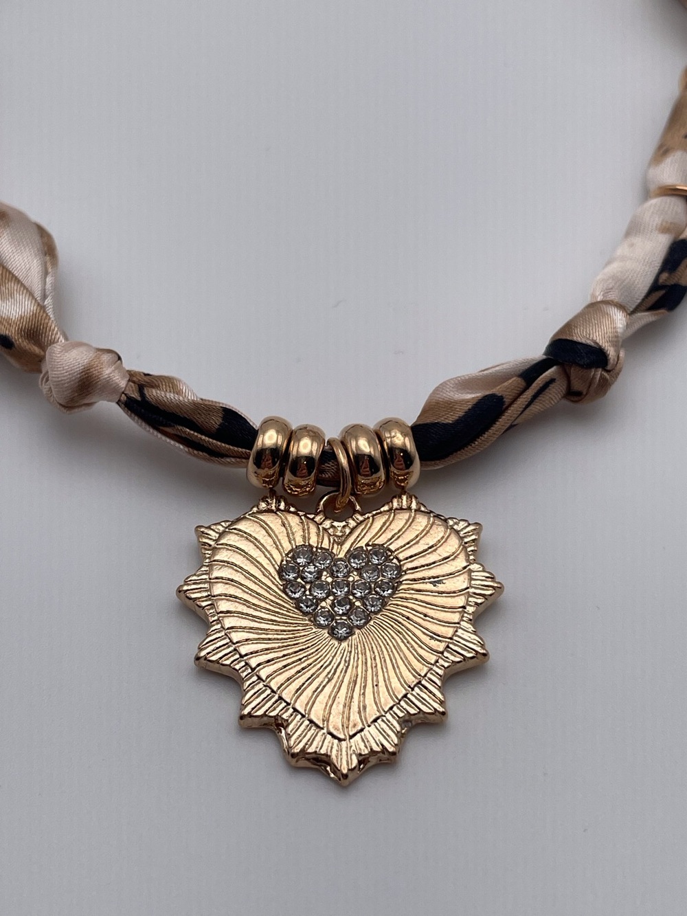 Gold Heart Pendant Scarf Necklace - Beige & Black - Picture 3 of 12